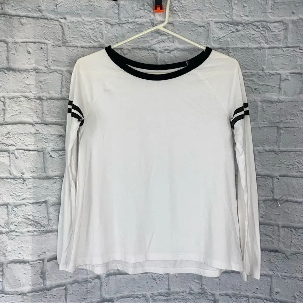 Old navy kids longsleeve crewneck tee shirt white w/ black accents size 14 kids